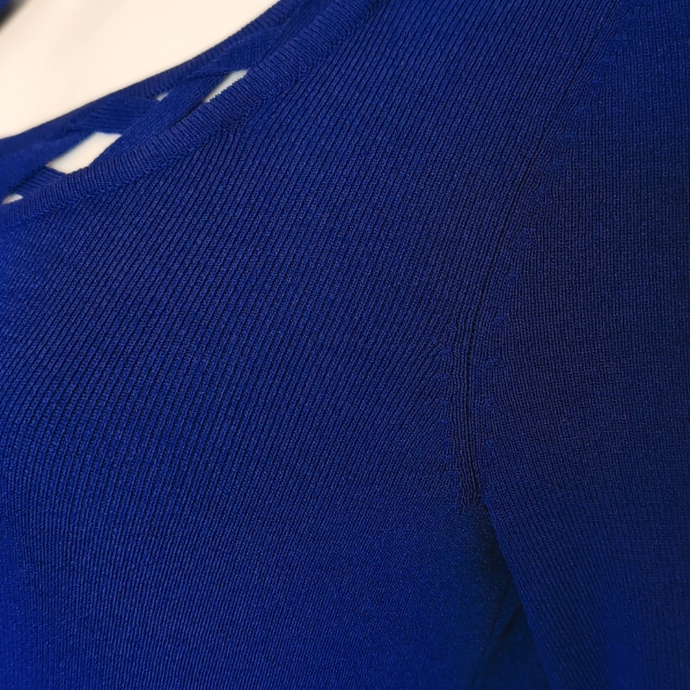 Cable & Gauge Blue 3/4 Sleeve CrissCross Scoop Neckline Viscose/Nylon Knit EUC - Picture 3 of 11